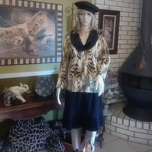 KNIT CHIC Animal print cardigan.